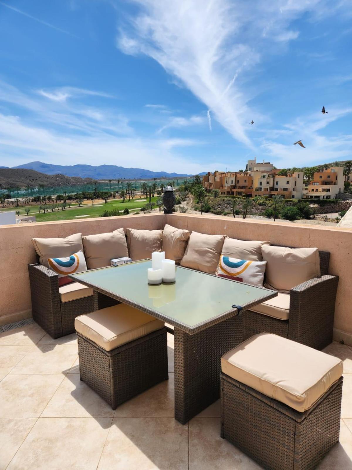 Atico Esquinero Con Preciosas Vistas Al Valle Del Este Golf Con Piscina Comunitaria! Vera Luaran gambar